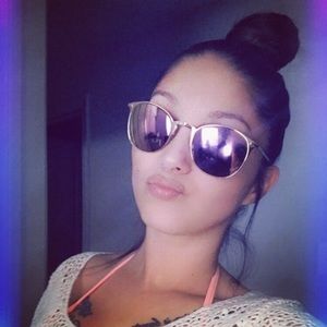 Meet your Posher, Priscilla